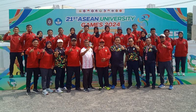 Foto bersama Manager, Pelatih dan atlet pentanque Indonesia pada ASEAN University Games (AUG) ke-21