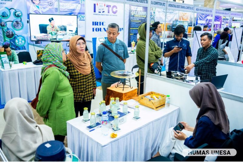 Pameran yang melibatkan sejumlah perguruan tinggi ini disambut baik masyarakat atau pengunjung City of Tomorrow (Cito) Surabaya.