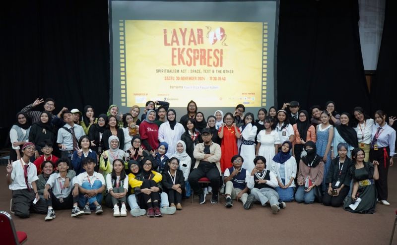 Narasumber bersama panitia dan peserta Layar Ekspresi.