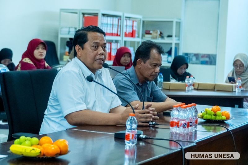 Wakil Rektor III UNESA membuka kegiatan tersebut dan memberikan penekanan pentingnya kolaborasi untuk memperkaya inovasi bidang disabilitas.