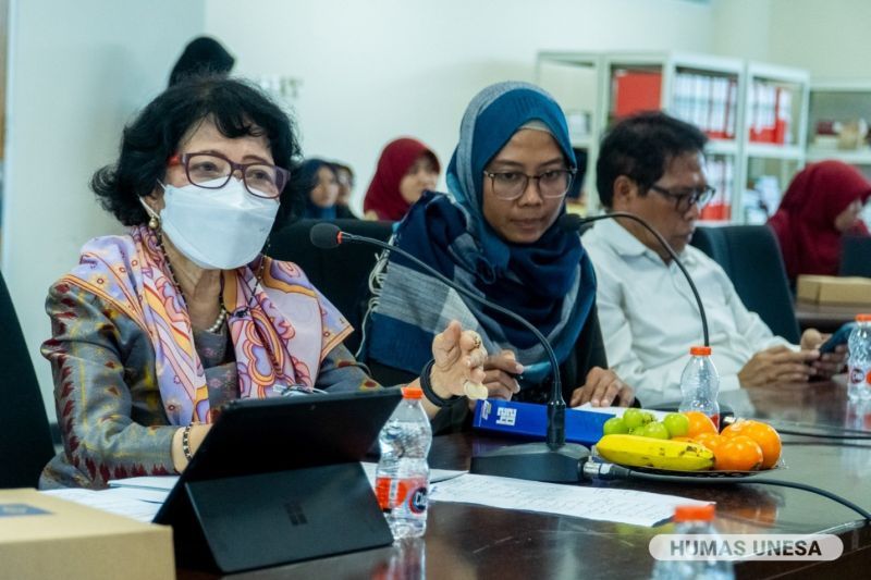 Pennee Narot dari Khon Kaen University menyampaikan banyak hal tentang tantangan dan peluang mewujudkan lingkungan kampus yang inklusif.