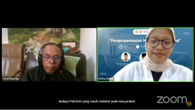 Sejumlah narasumber diantaranya Toto Rahardjo, Fasilitator Pengembangan Masyarakat dari Indonesian Society for Social Transformation (INSIST) Yogyakarta hadir sebagai pembicara dalam webinar tentang masyarakat marginal oleh Pusat Gender LPPM UNESA.