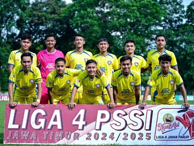 Skuad Unesa FC diperkuat civitas yang dodimnasi mahasiswa, juga dari unsur kepegawaian atau tenaga kependidikan Unesa.