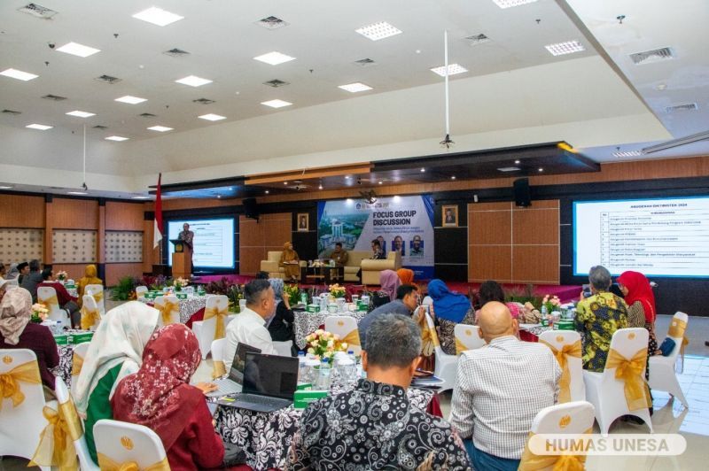 Kepala dinas, kepala cabang Dinas Pendidikan Jatim, serta dekan dan bidang kerja sama selingkung kampus ‘Rumah Para Juara’ menghadiri FGD UNESA.