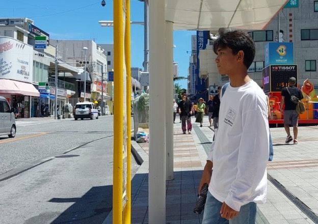 Fairuz Zabadi Ali, mahasiswa Pend Bahasa Jepang UNESA menikmati suasana Kota Okinawa, Jepang.