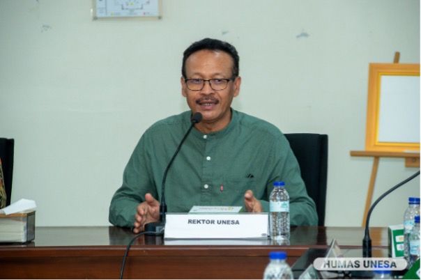 Mewakili Rektor Unesa, Wakil Rektor I Martadi menegaskan komitmennya mendukung program Desa Sejahtera dan Sekolah Rakyat sebagai upaya mencerdaskan dan mensejahterakan masyarakat.