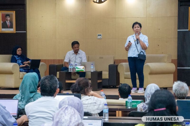 Direktur Transformasi Pendidikan dan Teknologi Pembelajaran, IPB, Lien Herlina sharing perjalanan transformasi kampusnya dari 2018-sekarang.