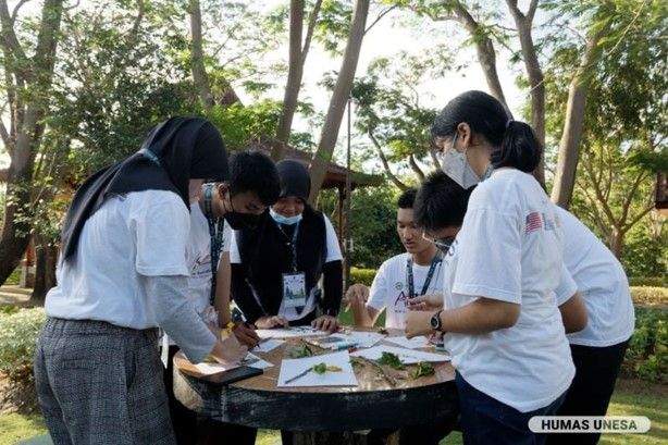 Program ini akan dikelola FBS UNESA sebagai bentuk pengabdian melalui pembelajaran bahasa Inggris yang berkualitas. 