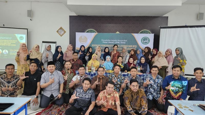 Tim PKM LPPM UNESA bersama para guru SMP Islam Terpadu At-Taqwa, Surabaya.