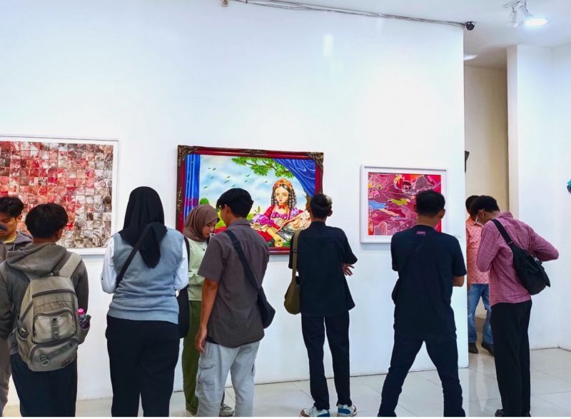 Pameran ini "mengajak" mahasiswa dan semua untuk lebih sensitif dengan realitas keseharian.