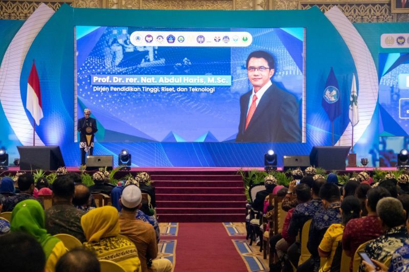 Hadir membuka acara, Dirjen Diktiristek, Kemendikbudristek, Abdul Haris menekankan peran LPTK dalam mendorong percepatan pembangunan nasional melalui pendidikan.