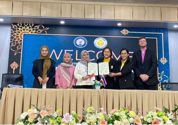 Menyelam Sambil Minum Air: Sembari Jalani Sister School di Malaysia dan Thailand, Labschool UNESA juga menjalin kerja sama dengan sejumlah sekolah.