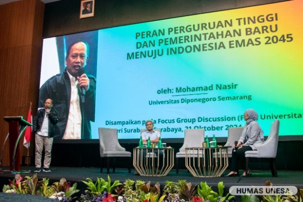 Mohamad Nasir, guru besar Universitas Diponegoro (Undip) sekaligus Menteri Riset, Teknologi dan Pendidikan Tinggi, Kabinet Kerja (2014-2019) menekankan peran perguruan tinggi dan pemerintah dalam memanfaatkan bonus demografi sebagai salah satu strategi menuju Indonesia Emas 2045.