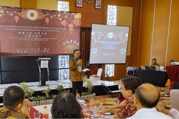 Wakil Rektor III UNESA menekankan pentingnya Confucius Institute UNESA sebagai pusat pembelajaran dan platform kemitraan yang inklusif.