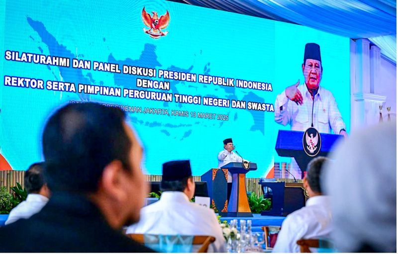 Rektor Unesa bersama jajaran pimpinan perguruan tinggi se-Indonesia mendiskusikan seputar peran perguruan tinggi dalam mendorong percepatan pembangunan nasional sebagaimana yang diharapkan Presiden Republik Indonesia, Prabowo Subianto. 