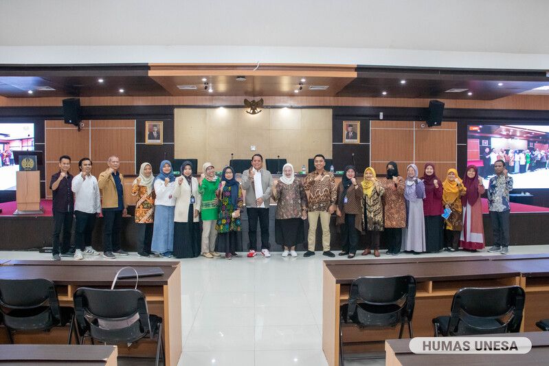 Pimpinan UNESA bersama jajaran Direktorat Transformasi Pendidikan dan Teknologi Pembelajaran (DTPTP).