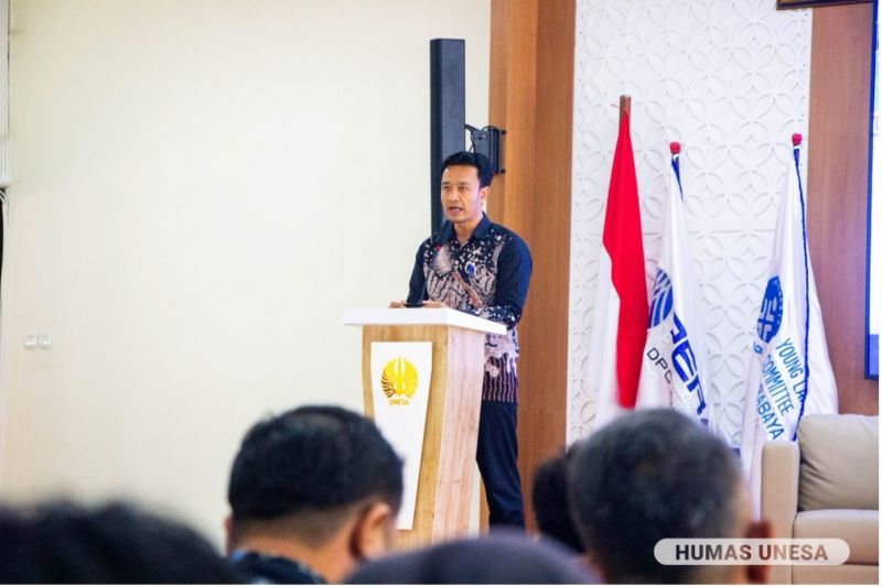 Dekan FH, Arinto Nugroho memberikan sambutan dan menekankan pentingnya kolaborasi FH dengan organisasi dan lembaga hukum.