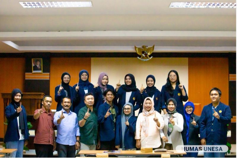 Pelepasan mahasiswa program pertukaran internasional ke Malaysia dihadiri jajaran pimpinan, dosen, dan tim internasionalisasi Fisipol.