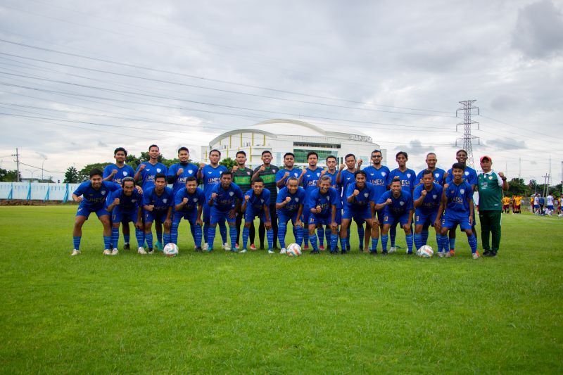 Laga persahabatan dan halalbihalal UNESA FC dan SSC Rawon