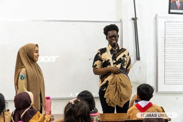 Program mahasiswa internasional mengajar di Labschool UNESA ini menjadi terobosan yang berdampak bagi pengalaman mahasiswa BIPA maupun para siswa-siswi Labschool.