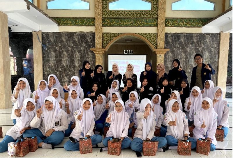 Kegiatan mahasiswa angkatan 2021 prodi S-1 Gizi, FIKK UNESA di SMKN 1 Driyorejo