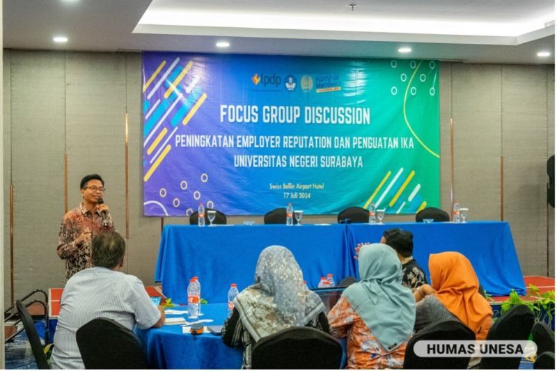 Penyampaian materi FGD sesi pertama bersama Direktur Inovasi, Pemeringkatan, dan Publikasi Ilmiah UNESA.