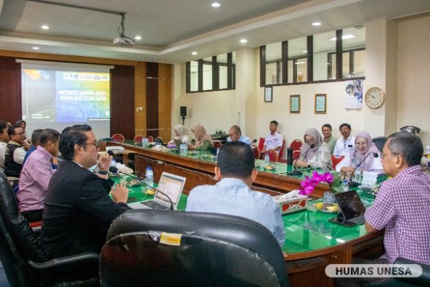 Laporan dan diskusi pihak UNESA bersama pihak IsDB dan Direktorat Belmawa.