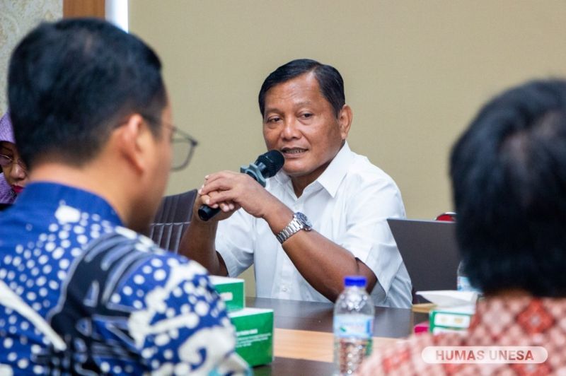 Direktur Perencanaan, Sugeng Harianto memaparkan strategi UNESA menjadi PTN-BH.