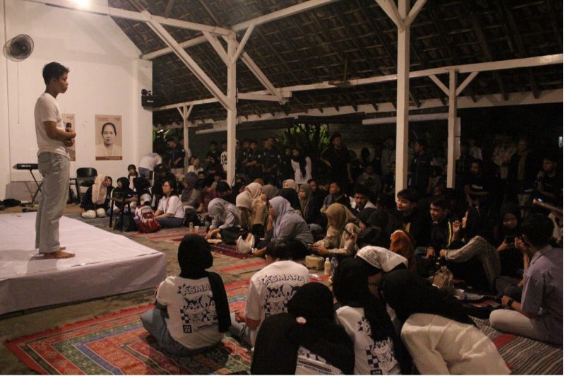 Suasana kegiatan pameran seni fotografi yang dihadiri ratusan peserta dan unit kegiatan mahasiswa dari sejumlah kampus berbagai daerah.