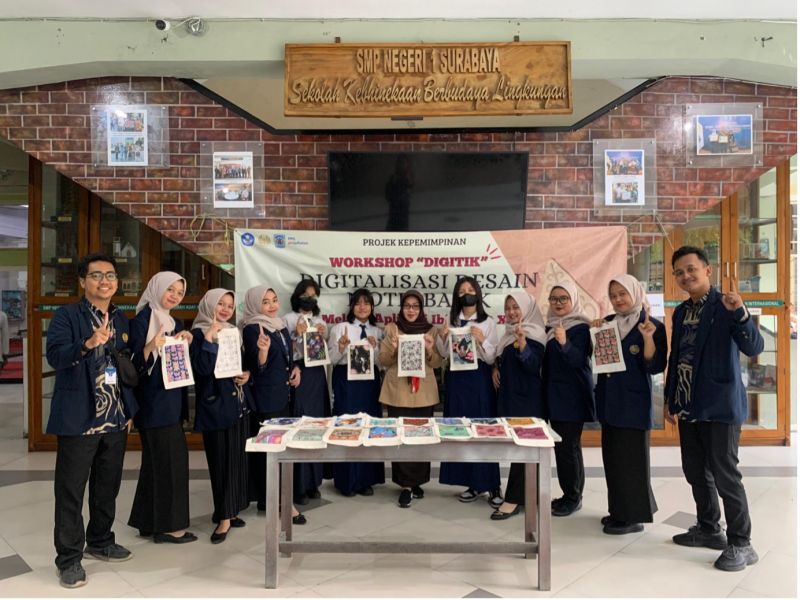 Gebrakan mahasiswa PPG Prajabatan UNESA di sekolah, gencarkan digitalitasi dalam menghasilkan motif batik yang ciamik. 