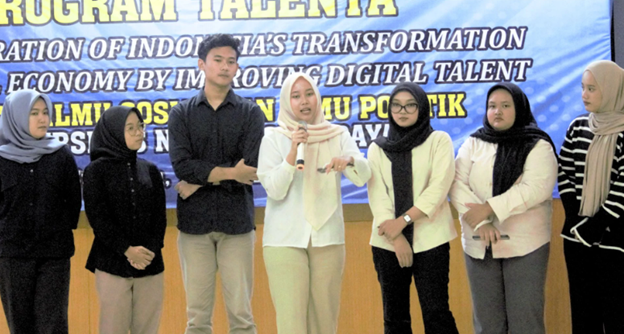 Mahasiswa juga menceritakan proses kreative di balik proyek yang mereka garap, termasuk tantangan di lapangan dan kelebihan karya mereka.