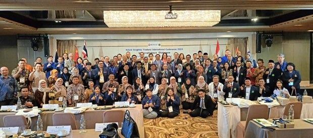 Seluruh delegasi dari berbagai negara bergabung dalam konferensi ini.